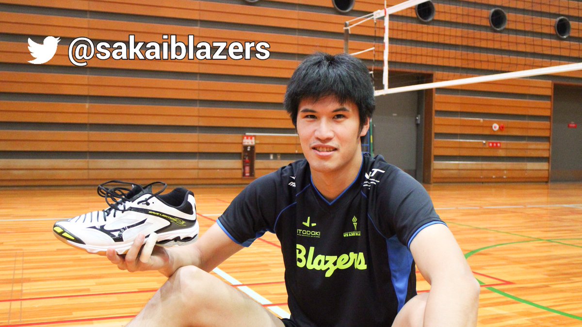 sakaiblazers's tweet photo. こんにちは(^^)
チームは今、開幕戦の会場練習に来ています♪
そして今年も新しいシューズが選手に届きましたよぉ！
出耒田選手は #WavelightningZ3 を使って今季も大活躍間違いなしですｯ！！
#堺ブレイザーズ #バレーボール #Mizuno https://t.co/yBrpjKivj3