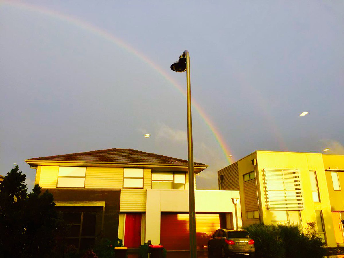 rajendrawrites's tweet photo. My little piece on the weather in Melbourne today! https://t.co/Ihb7rD7J5w #Melbourne #Rainbow #matterofperception https://t.co/IFxJYQOdLE