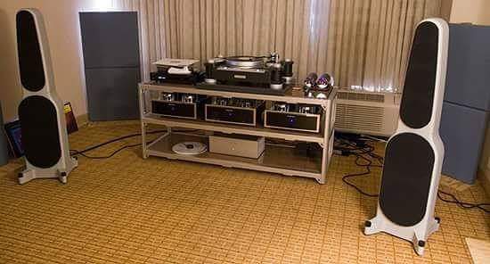Berny2876's tweet photo. #Audiomachina loudspeakers driven by #Einstein vacuum tube amplifiers. https://t.co/XI7BW8YEEF