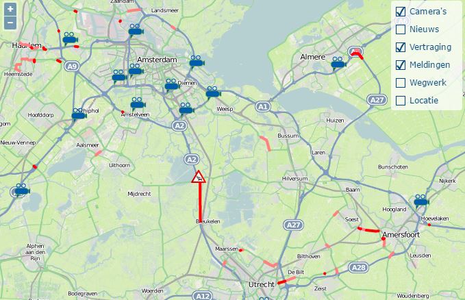 't Is mis op de #A2 bij Vinkeveen. Ongeluk veroorzaakt door #spookrijder. Richting Amsterdam maar één rijstrook open.