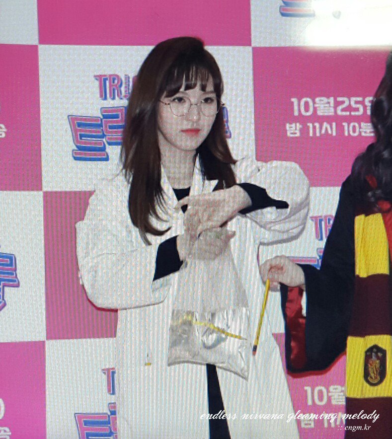 engm_kr's tweet photo. 161021 #웬디 이분 수업 어디서 들을 수 있죠...? 🙉 https://t.co/0O2AhBpPbY