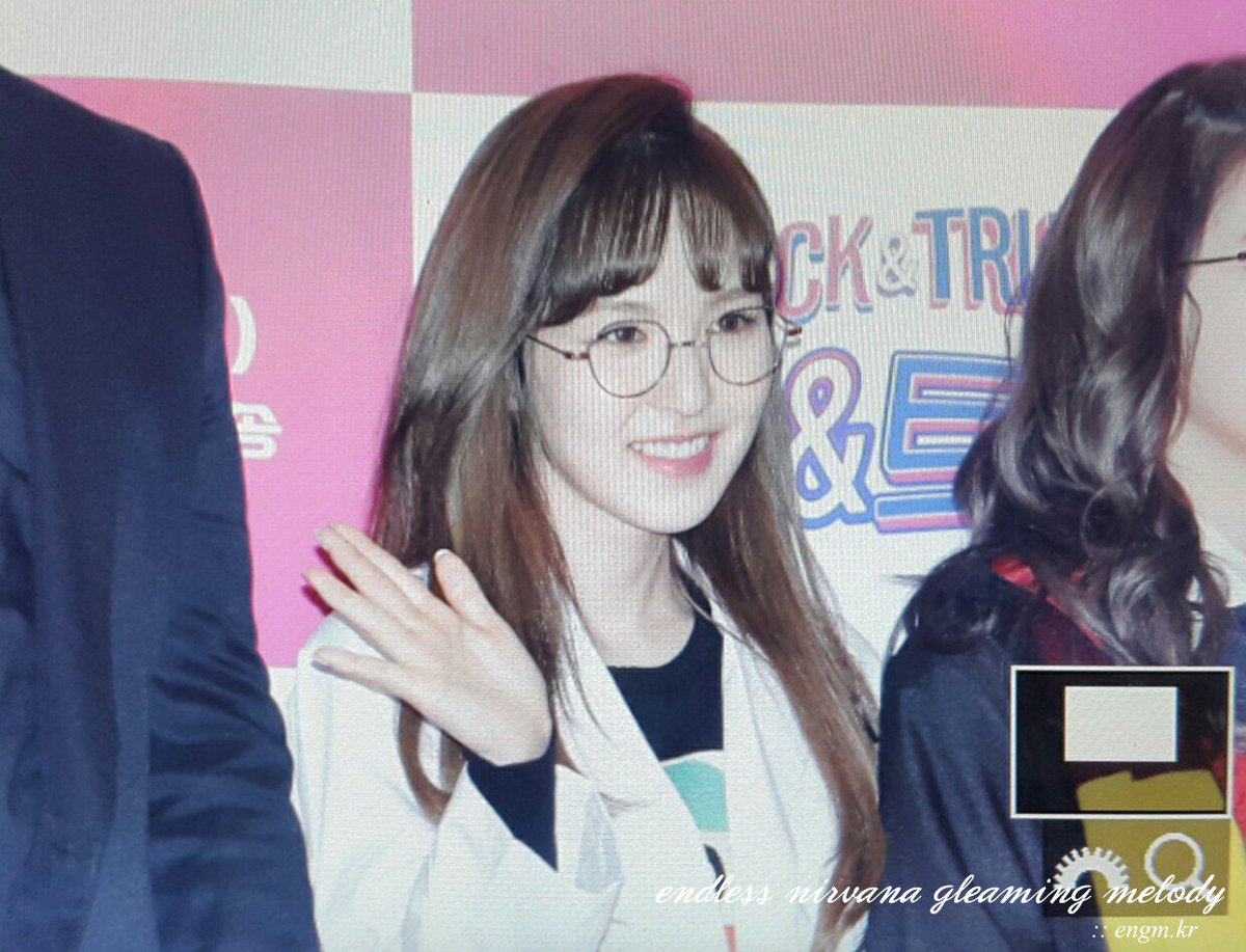 engm_kr's tweet photo. 161021 #웬디 이분 수업 어디서 들을 수 있죠...? 🙉 https://t.co/0O2AhBpPbY