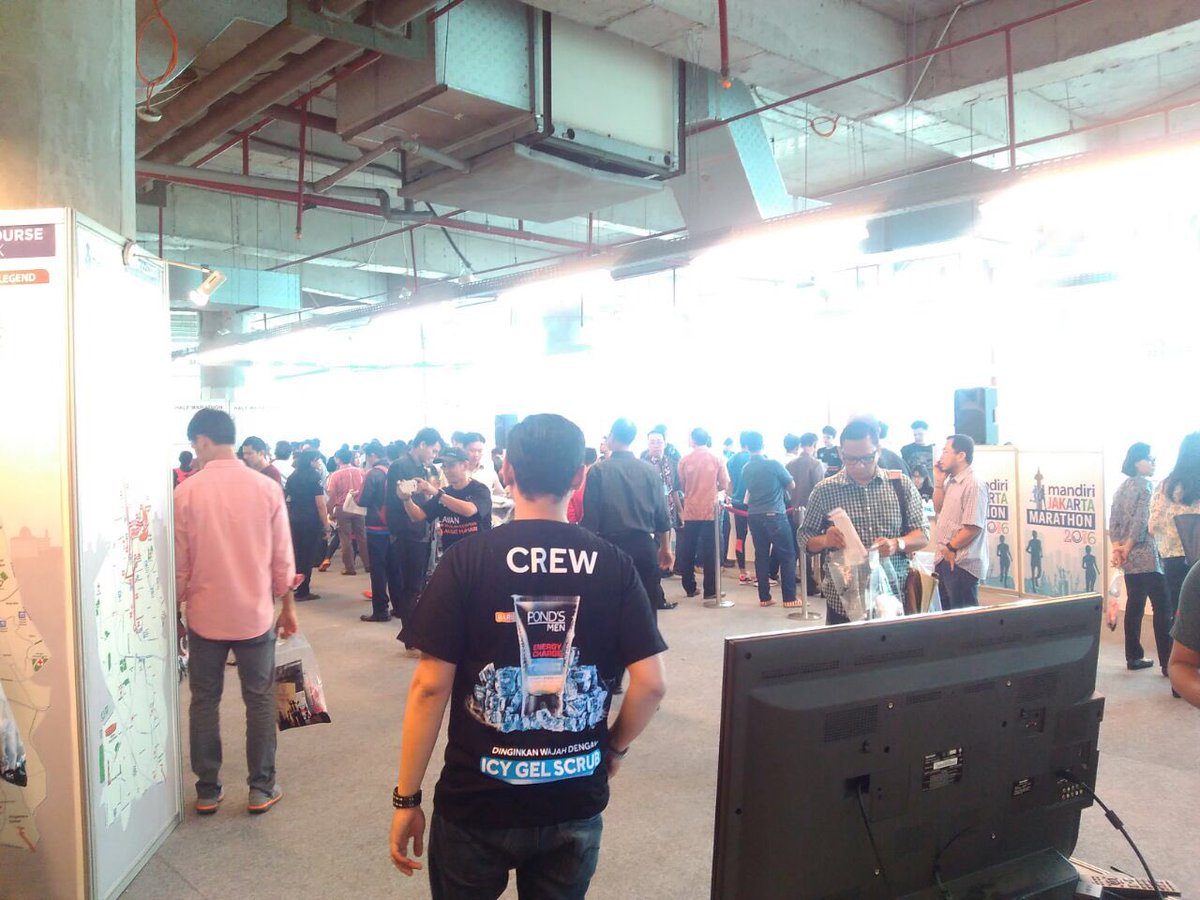AbsoluteEOjkt's tweet image. Loving the crowd @Kuningan_City for #MandiriJakartaMarathon #JavaExpoProject #AbsoluteEO