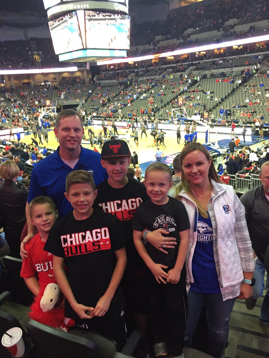 BlueJayHawk5's tweet photo. How cool was that! @KyleKorver v @dougmcdermott . Great having these #CULegends back in Omaha! #BullsNation #TrueToAtlanta https://t.co/EoXLyeywwr