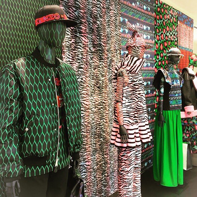 fworldofficial's tweet photo. f loves 💚 
A riot of prints #KenzoXhm 
Know how to wear a print on print on print! #fworld #floves #personalstylist https://t.co/qcwlF7IhhC