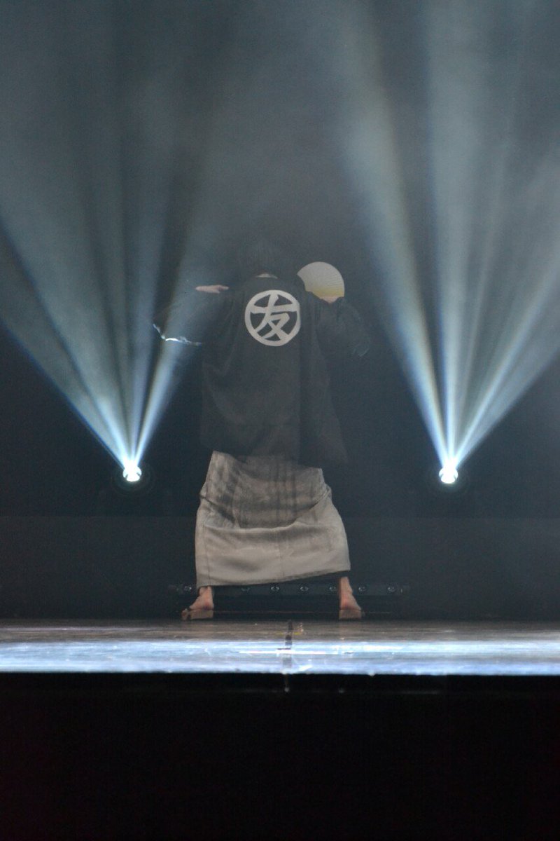 pd__221b's tweet photo. 杉田のもろもろお疲れさまでした～ 写真はだいたい別アカの方にあるので、こっちはとりあえず座長の背中のせとく https://t.co/hCNBBgQAZW