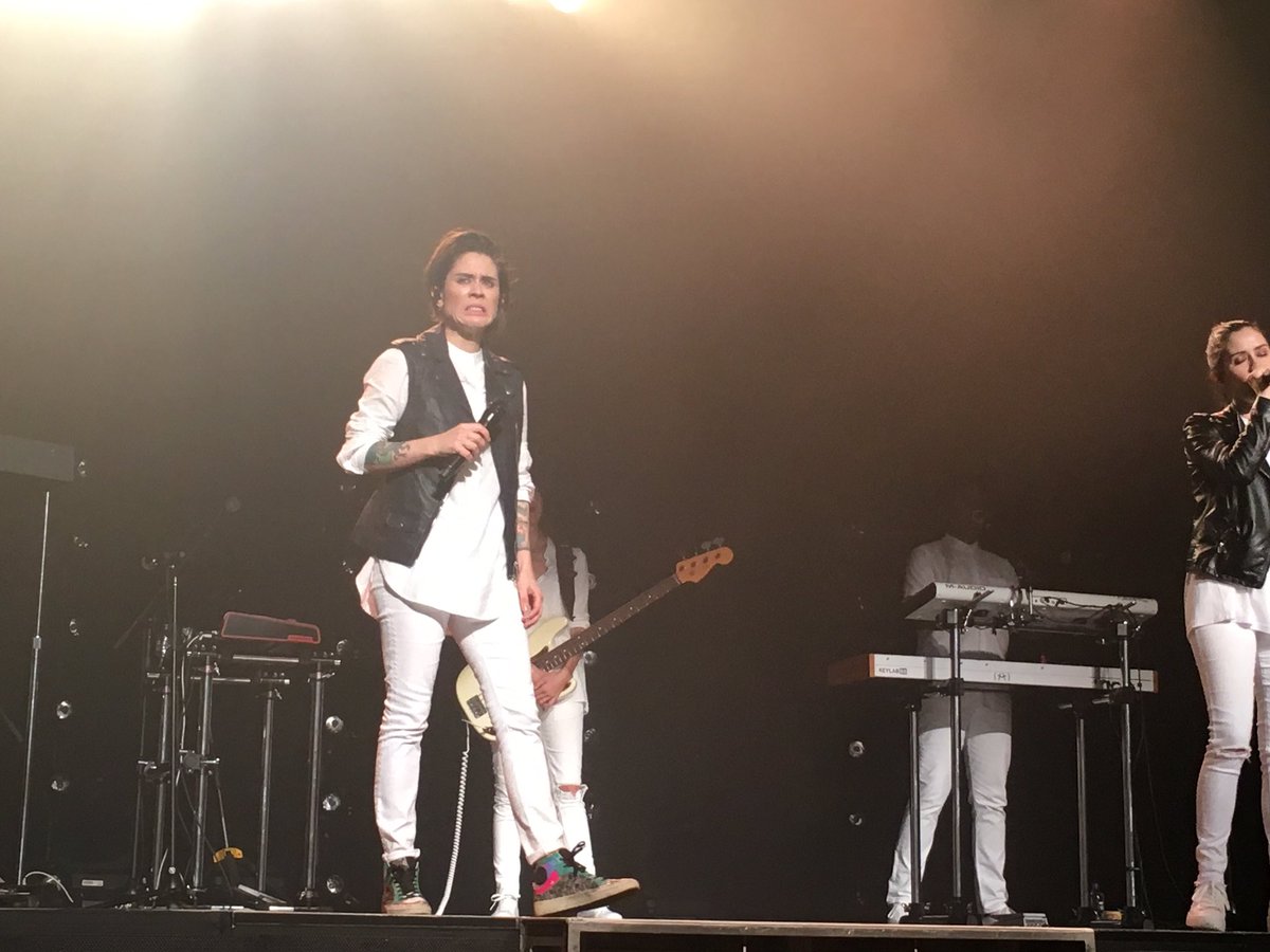 KyleRasmussen14's tweet photo. Tegan's reaction to Sara saying "Who knows, this place could get sucked into a sinkhole and this could be our last song ever" @teganandsara https://t.co/ZfWy77qTI4