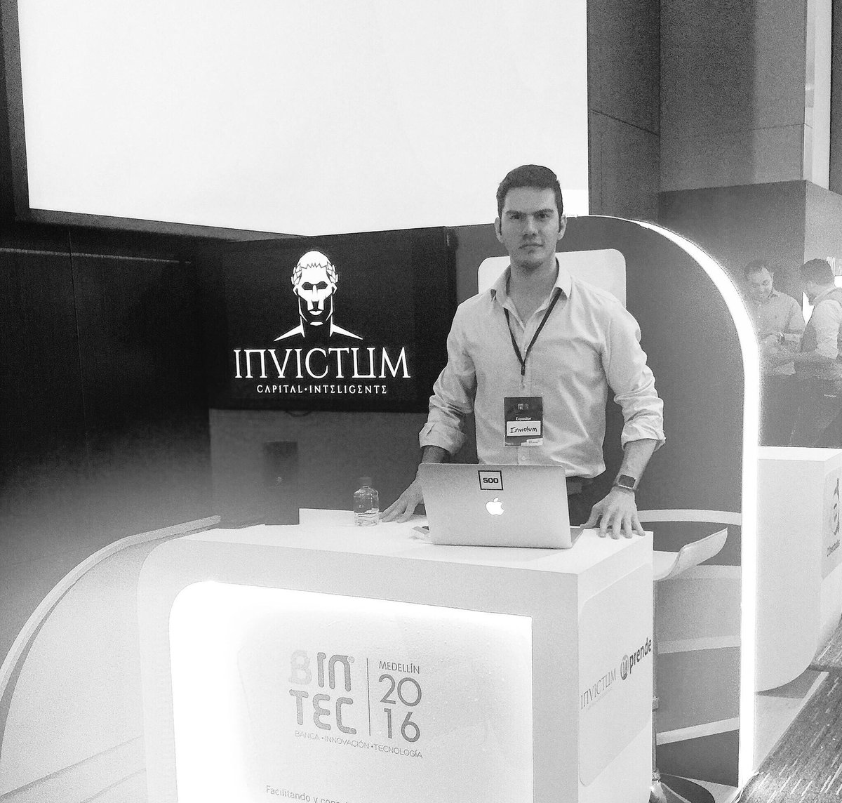 InvictumC's tweet photo. Buscamos transformar mentalidad de inversionistas en Colombia para que crean en la innovación y el emprendimiento @andidelfuturo #BinTec2016 https://t.co/YPHUWd2jfC