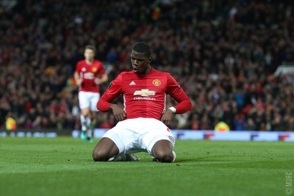 RedorDead07's tweet photo. #FF Bringing all #MUFC fans on twitter together
RT if you're a fan and follow everyone who RT's including ME #mufc https://t.co/JUlhg7k4Bv
