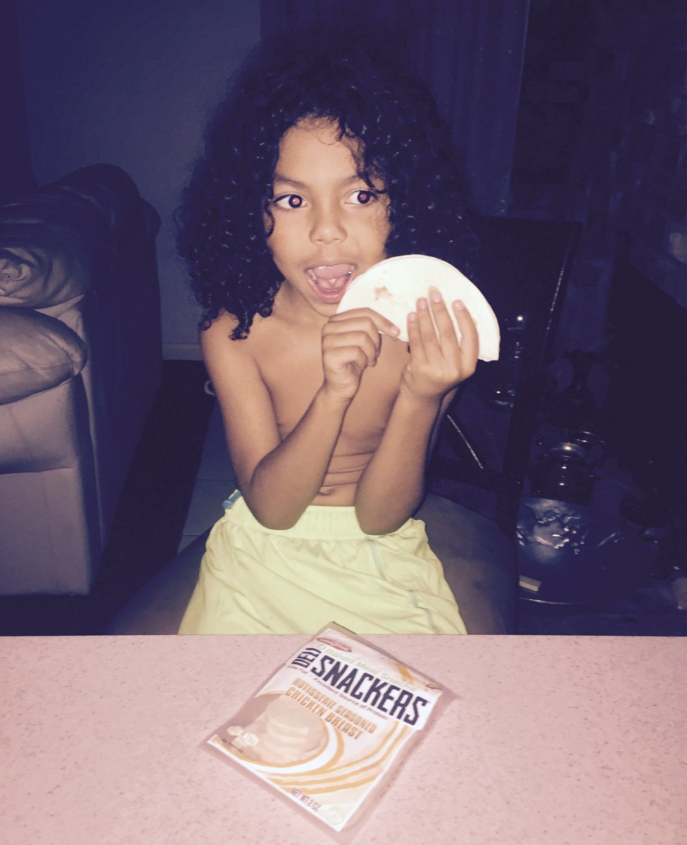 justmealeasha's tweet photo. We finally found them @LandOFrost @Influenster #DeliSnackers, #GoodForEmSnack #contest. https://t.co/aZerGfWPy8