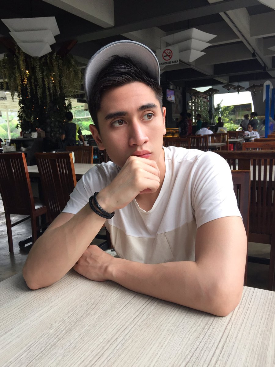 BranastaVerrell's tweet photo. Lunch break. https://t.co/C4Uw9mgN3U