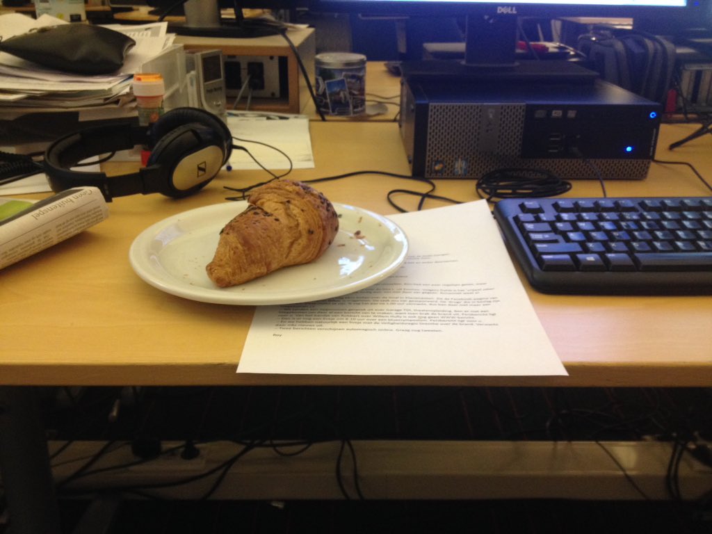 AnnemiekM's tweet photo. Jammie @hildeboelema verzorgt ontbijt tijdens (haar laatste 😢) ochtenddienst #chococroissant #rtvdrenthe https://t.co/WIIth7xHcE