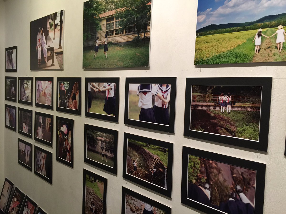 wattkey_'s tweet photo. 長谷川圭佑さん@hasegawa_keisxx の個展に行ってきました。
甘酸っぱくて切なくなるような写真たち。心が洗われるような思いです。
デザインフェスタギャラリーにて。皆様も是非！ https://t.co/sdQ0azHizc