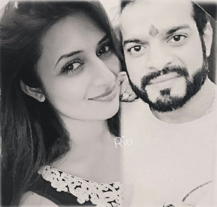 _XRiaX_'s tweet photo. #DivAn 💕💕
BW Edit ..
CrazyEdit 🙈

#DivAniForever. .😍 https://t.co/0WpGS01tIR