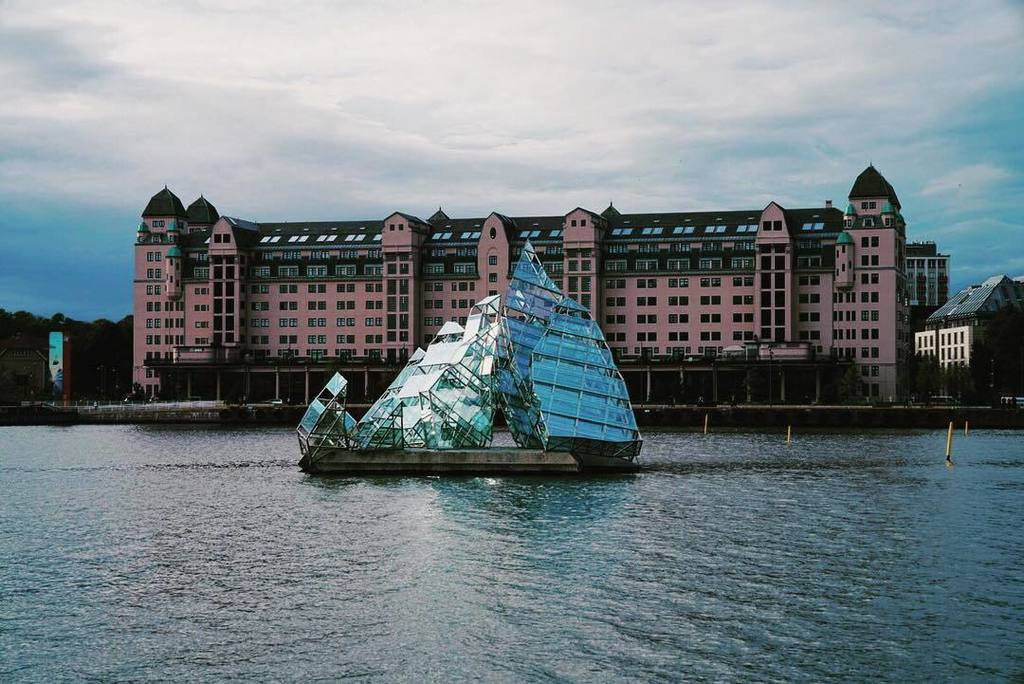 madebygdirons's tweet photo. She Lies (Norwegian: hun ligger) is a public sculpture by Monica Bonvicini #artinstallatio… https://t.co/KuDts8ypWZ https://t.co/GHm2BNZJpP