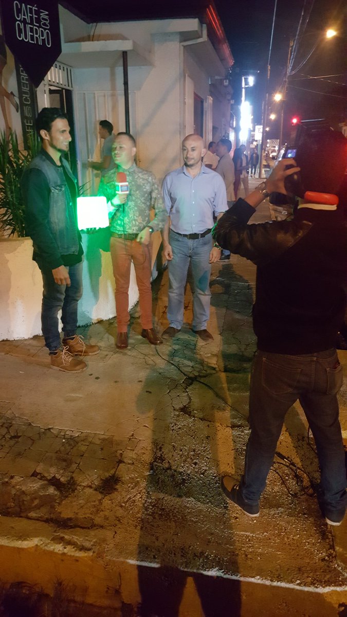 LUZEFit's tweet photo. Inauguración Cafe Con Cuerpo y presentando nuestros speakers Bluetooth @Malektronic #landaa https://t.co/Tw57MTyem1
