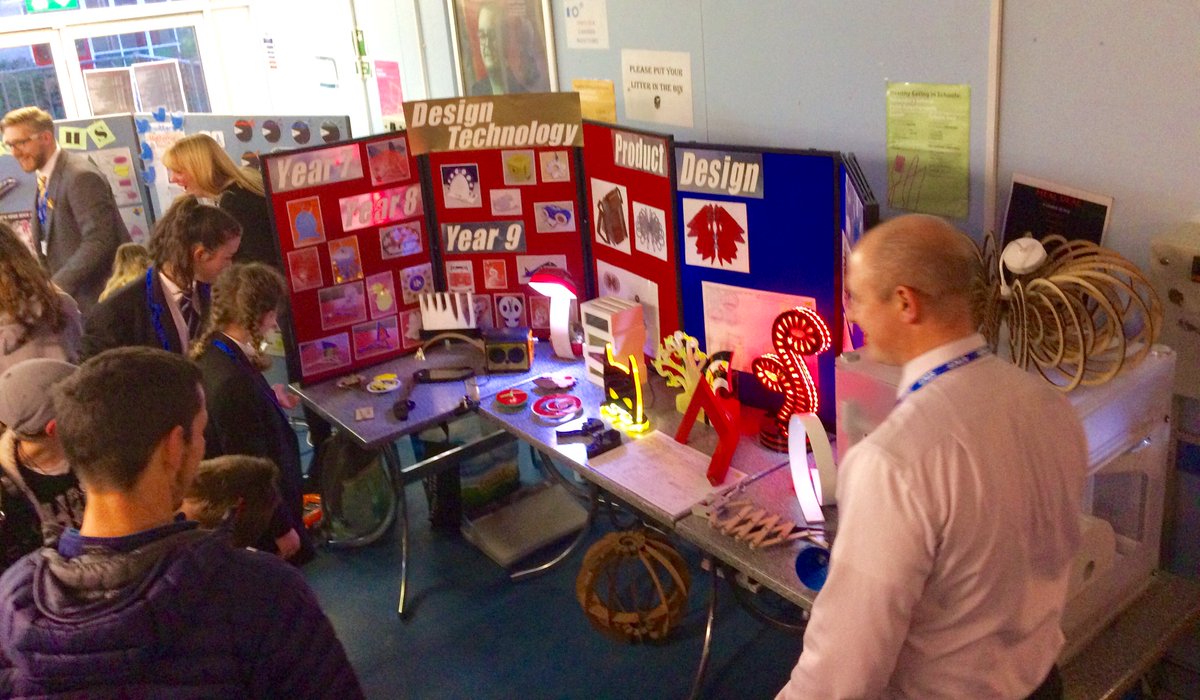 IslwynTech's tweet photo. A great open evening @IslwynHighSchool! Iots of young, interested technologists, with the usual dads who are even more interested! #inspire https://t.co/ViAPbYaek2