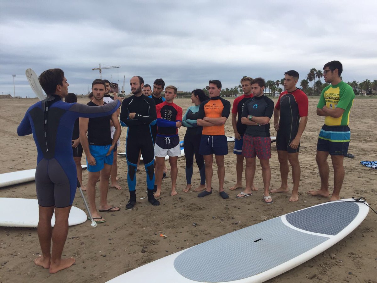 DipuEsport's tweet image. Ahir, els alumnes del IES Miralcamp es van iniciar amb el windsurf de la mà d'un campió del món com Pablo Ania. 
#CSEscenarioDeportivo 🏄🏼