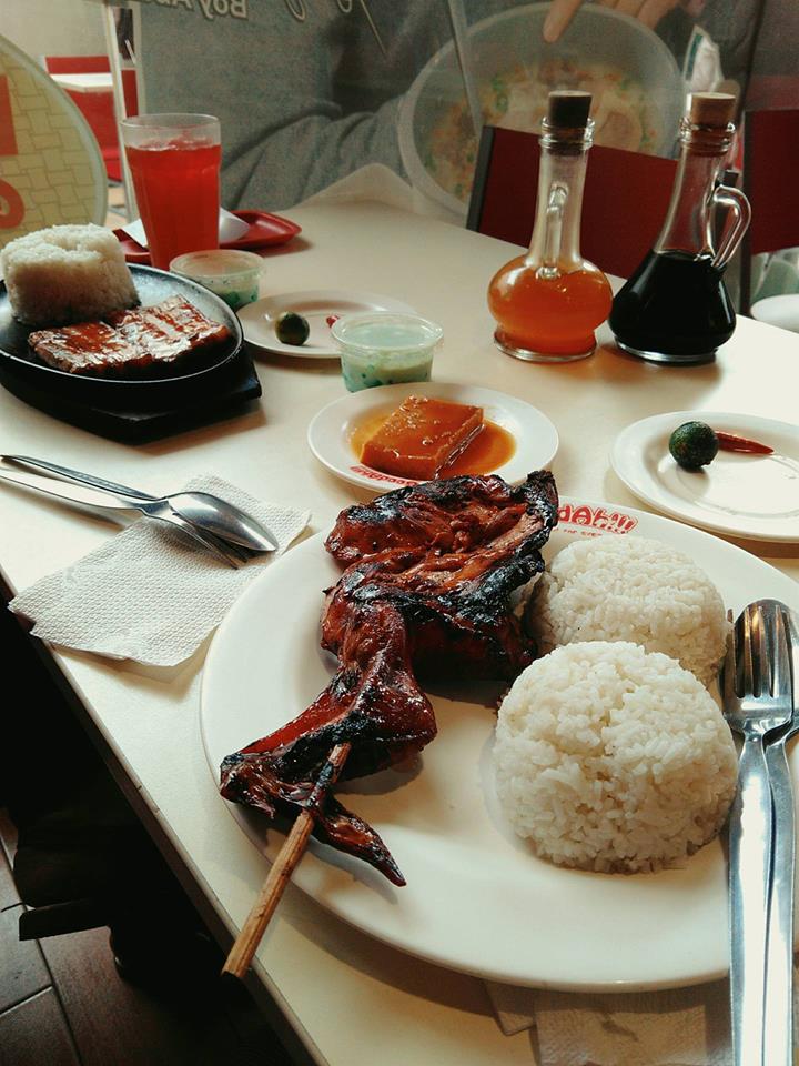 100111Lee's tweet photo. kain ulit tayo :) @kingmrklyn https://t.co/RSBn772qhh