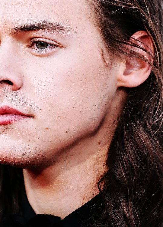 WhyLarryIsReal tweet picture