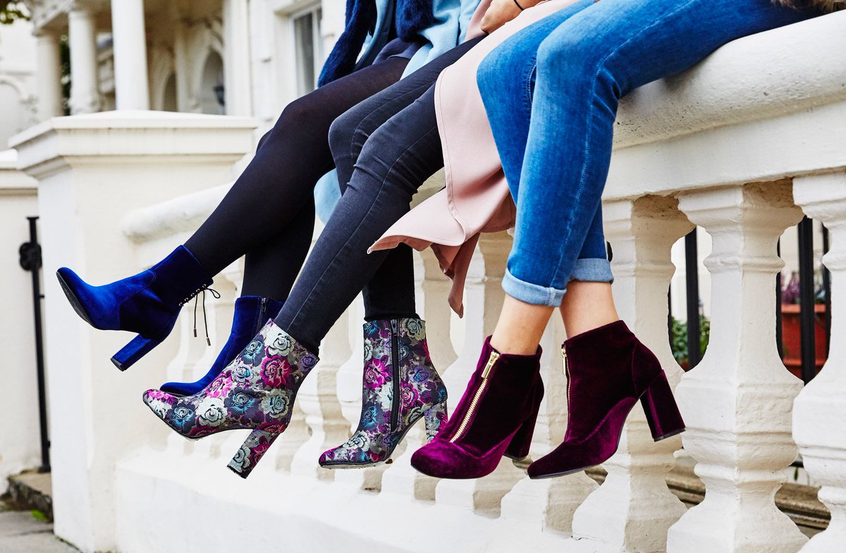 DuneLondonHelp's tweet photo. Getting into the #FridayFeeling with the Statement #BootTribe https://t.co/nVyJFTXOuT #DuneLondon https://t.co/K9Q1Jbwvaw