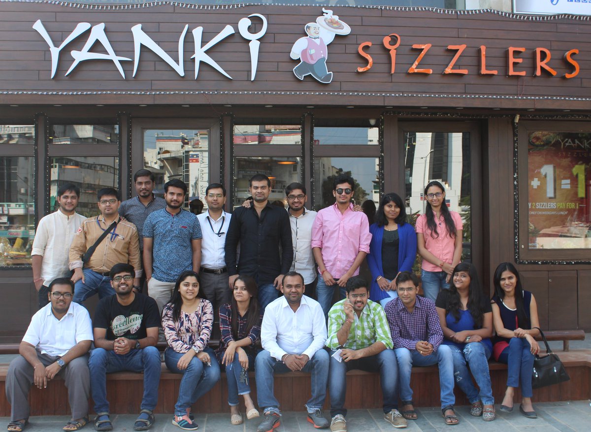 viralsarvaiya's tweet photo. Yanki sizzlers with team on lunch
#viralphotography #ViralSarvaiya #team #teamlunch #lunch #sizzler #yanki #tatvasoft #food #foodphotography https://t.co/ue1NH6xA4x