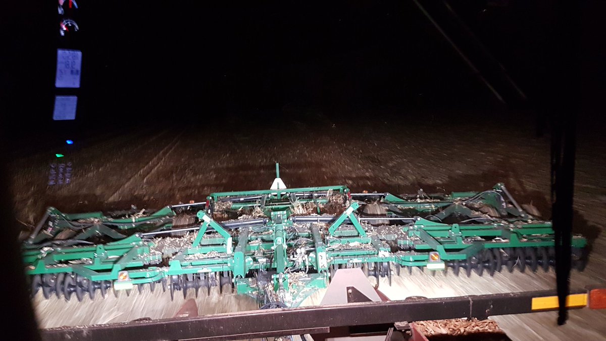 markahronald's tweet photo. Going late tonight with the vertical till. #greatplanes #caseih #quadtrac https://t.co/zGa7ZPk3PV