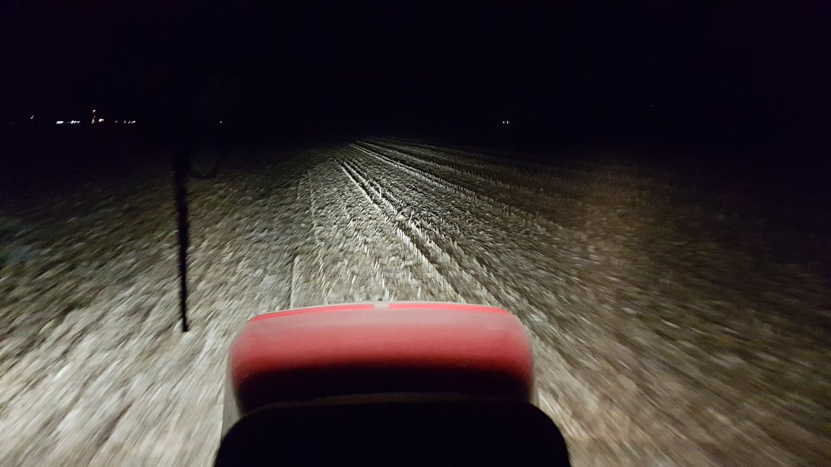 markahronald's tweet photo. Going late tonight with the vertical till. #greatplanes #caseih #quadtrac https://t.co/zGa7ZPk3PV