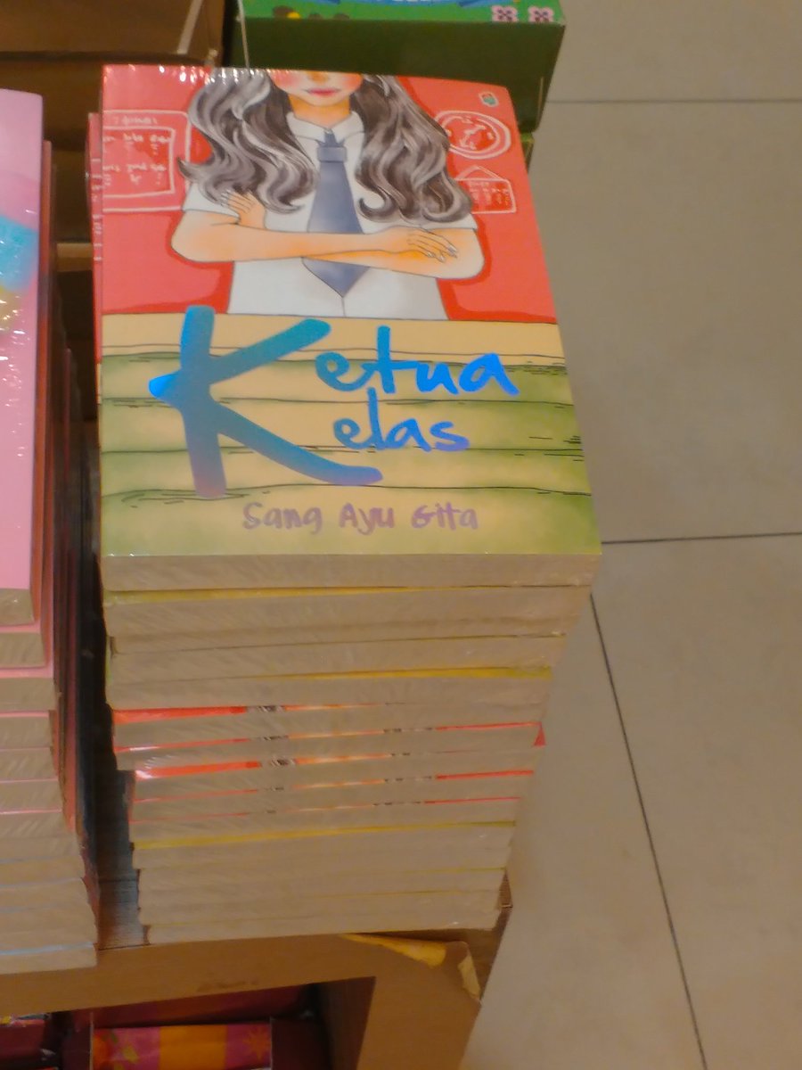 Harryanto12345's tweet photo. Sudah terbit juga nih #Bukubaru @GramediaFcl Bandung #KetuaKelas @SangayuGita penerbit @Bukune cc @infobukuID https://t.co/pWGhl010PJ