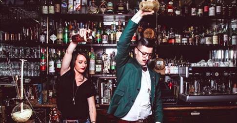 PARIS : Au Cafe moderne les cocktails sont élaborés par Jennifer, meilleure bartender du monde #talent #bar #hobby ow.ly/kuGj305dAM9