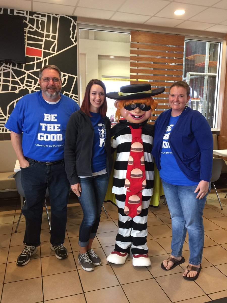 ElemTiger's tweet photo. Last night- TCE spirit night https://t.co/qnP70yDrin