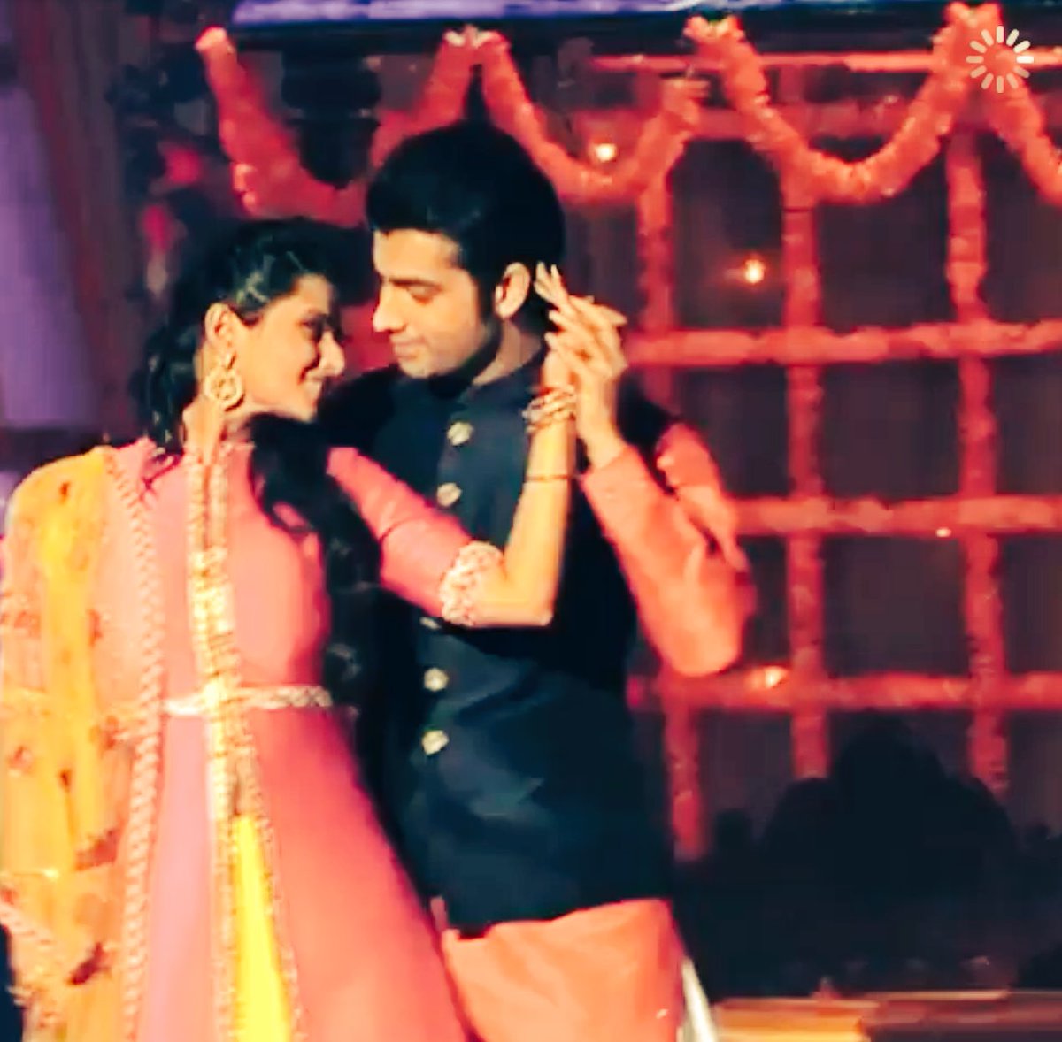 gracieonly's tweet photo. #TanShi 🔥 dance seq..coming soon😍 new tag line .. #Kasam - Hot hai🙈😍🔥😁😂 @ColorsTV @kratikaonly @itsssharad09 https://t.co/eWZEHxw5vx
