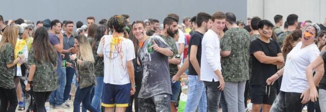 diariolaopinion's tweet photo. Los universitarios de la #UMU se llevan las novatadas hasta el polígono industrial de Molina https://t.co/KurVMp1aoj https://t.co/OUf53U3Y8Y