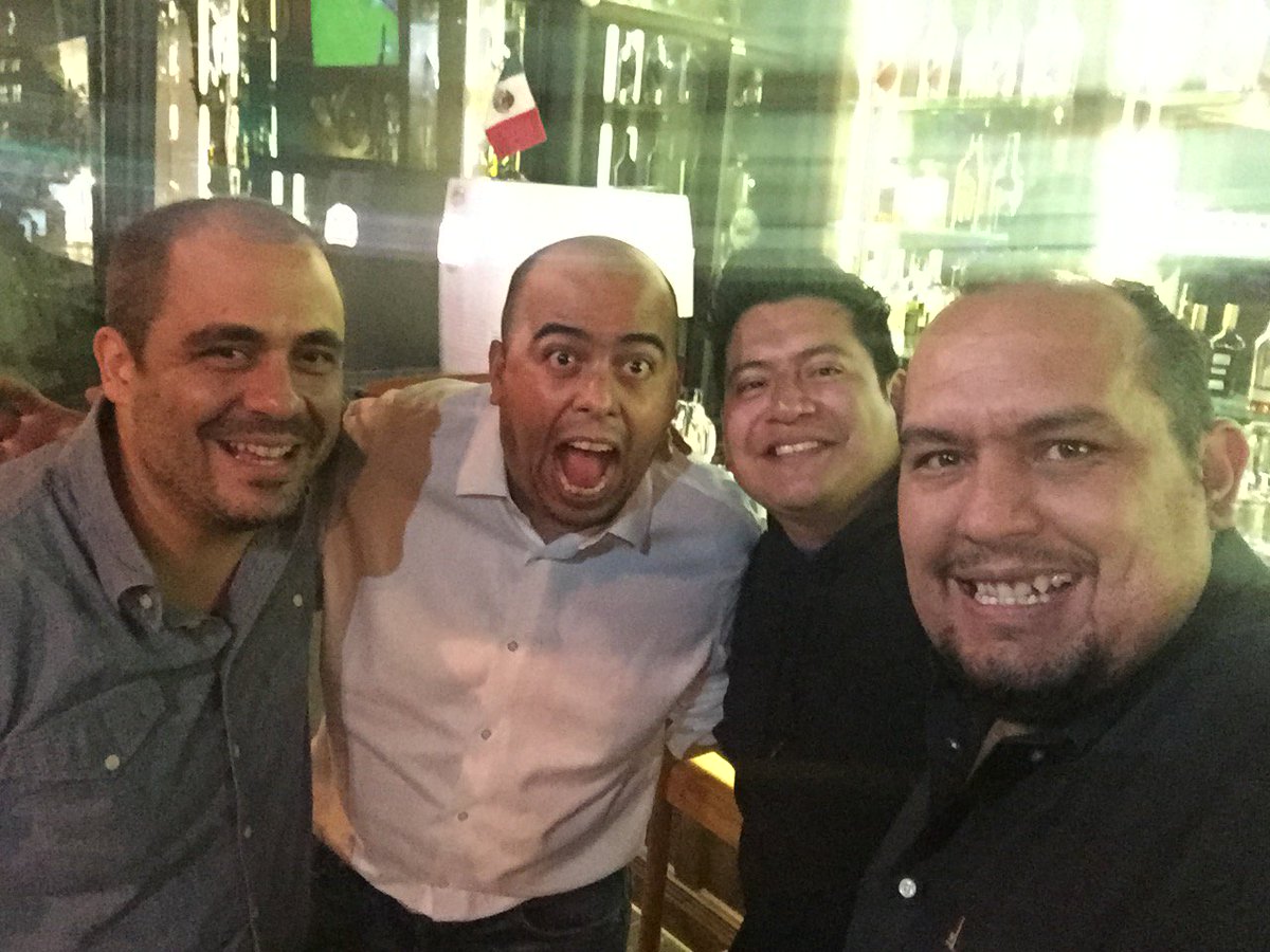 Oasisantonio's tweet photo. Grato encontrarme y hablar de proyectos interesantes con @blondonfilms @makote y @huracaned #RecordTeam https://t.co/4jQMKTSEUj