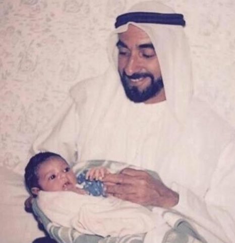 sarab_shj's tweet photo. الله يرحم زايد الاب الرحيم
باني الدوله على حب وسلام
أسألك يا رب له جنة نعيم
في جنان الخلد داره والمقام https://t.co/CVzBDP15AG