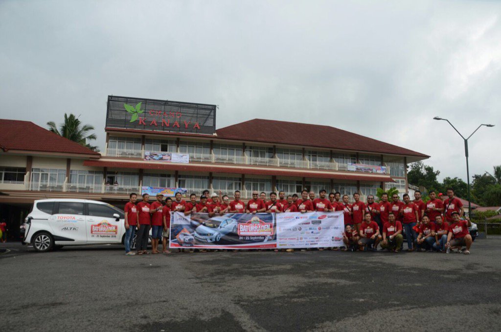us with sienta...<a href="/ToyotaID/">Toyota Indonesia</a>  #TOC_JAMBOREE2016  #Altic_193  #MySienta 
 #altisindonesiacommunity <a href="/altiscommunity/">ALTIC</a>