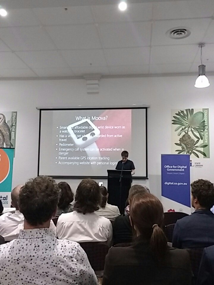 Ganjm001's tweet image. Moova is a wearable tech device to incentivise children into being more active. Tamagochi style! #D3challenge #Moova  #SchoolkidsMove