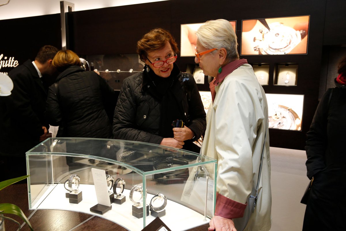 G_O_Manufactory's tweet photo. #TimeForExcellence - Fans of German Watchmaking now officially have a new destination: the new Glashütte Original Boutique in Vienna. https://t.co/nbcz29uXVB