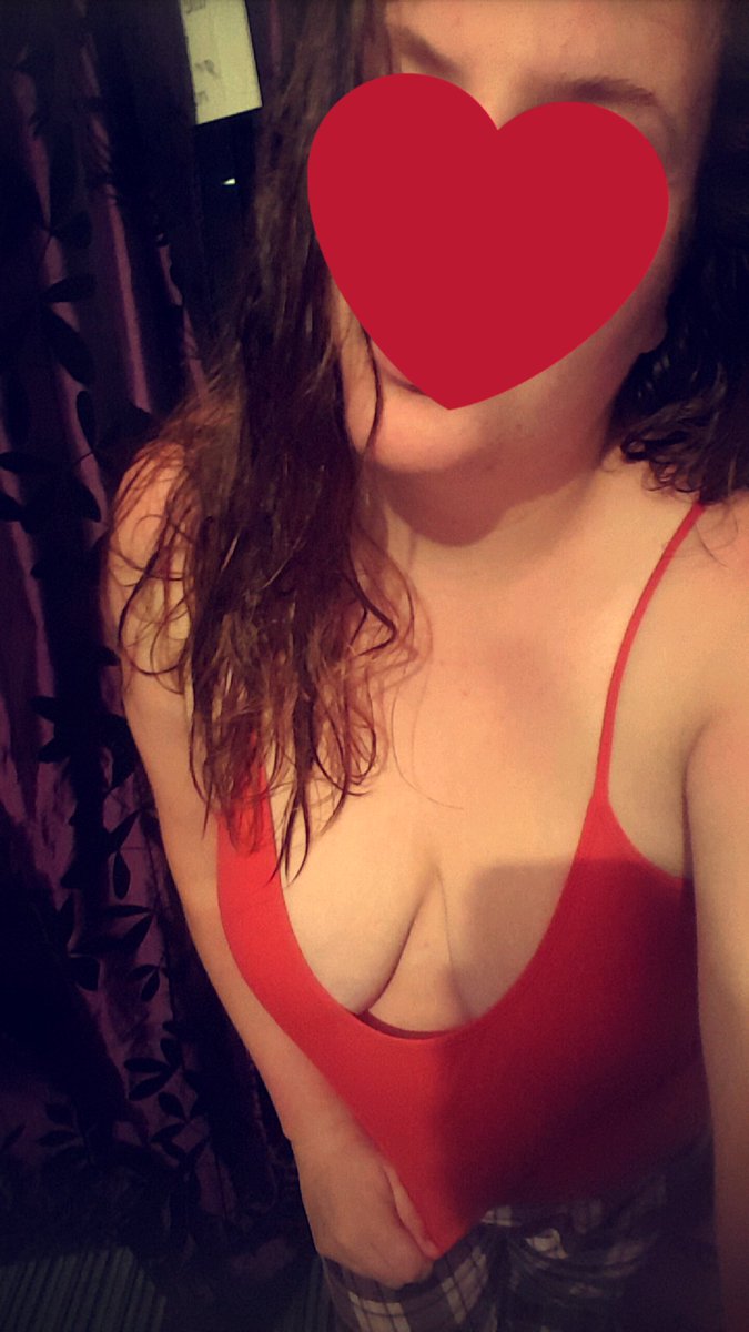 Chardomx's tweet photo. Good Morning! It's Friday, You know what that means - spend all your hard earned wages on me! 🖕RT if you wish you could have me https://t.co/vhNrhoiUK6