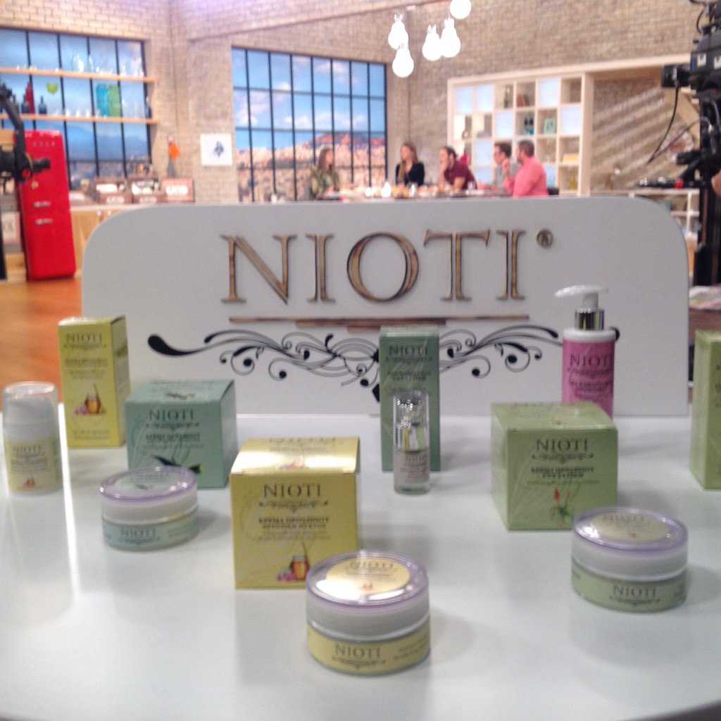 stam_tsimtsili's tweet image. Κάντε retweet και 5 τηλεθεάτριες κερδίζουν προϊόντα ΝΙΟΤΙ