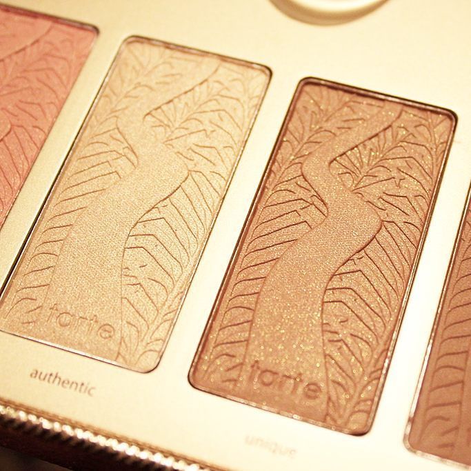 PatentPurple's tweet photo. Excited to try the #authentic highlighter from @tartecosmetics #prettypaintbox holiday pal… https://t.co/yCjOJhAfpg https://t.co/YZVeX9IvvY
