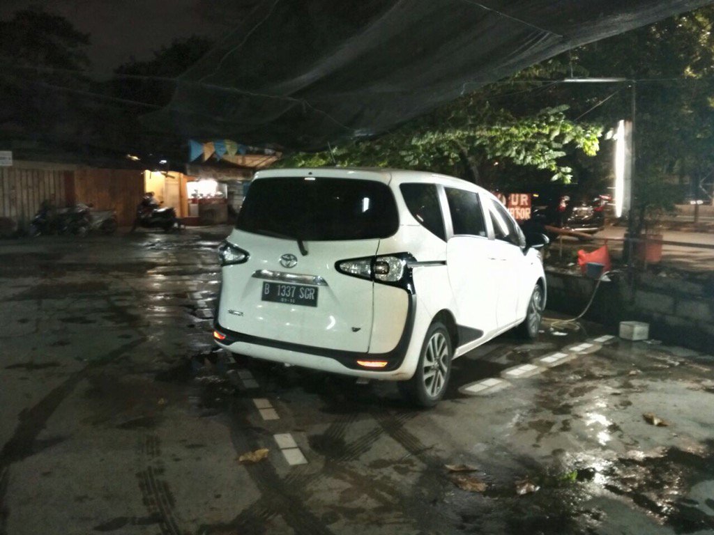 mau mandi...<a href="/ToyotaID/">Toyota Indonesia</a>  #TOC_JAMBOREE2016  #Altic_193  #MySienta 
 #altisindonesiacommunity <a href="/altiscommunity/">ALTIC</a>