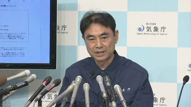 nhk_seikatsu's tweet photo. 【気象庁会見「今後1週間程度は、最大震度6弱程度の地震に十分注意を」】気象庁は記者会見で、 「地震活動が高まっている可能性があり、今後１週間程度は、最大震度６弱程度の地震に十分注意してほしい」と呼びかけています。 https://t.co/Iv9KRr31R2