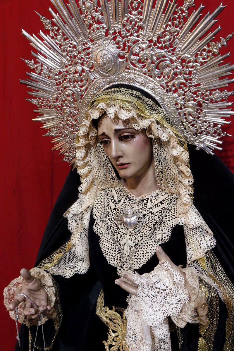 chicotadeamor's tweet photo. Así amanece Nuestra Señora del Carmen, ataviada de luto para el próximo mes de noviembre. https://t.co/7vIak1mgd5