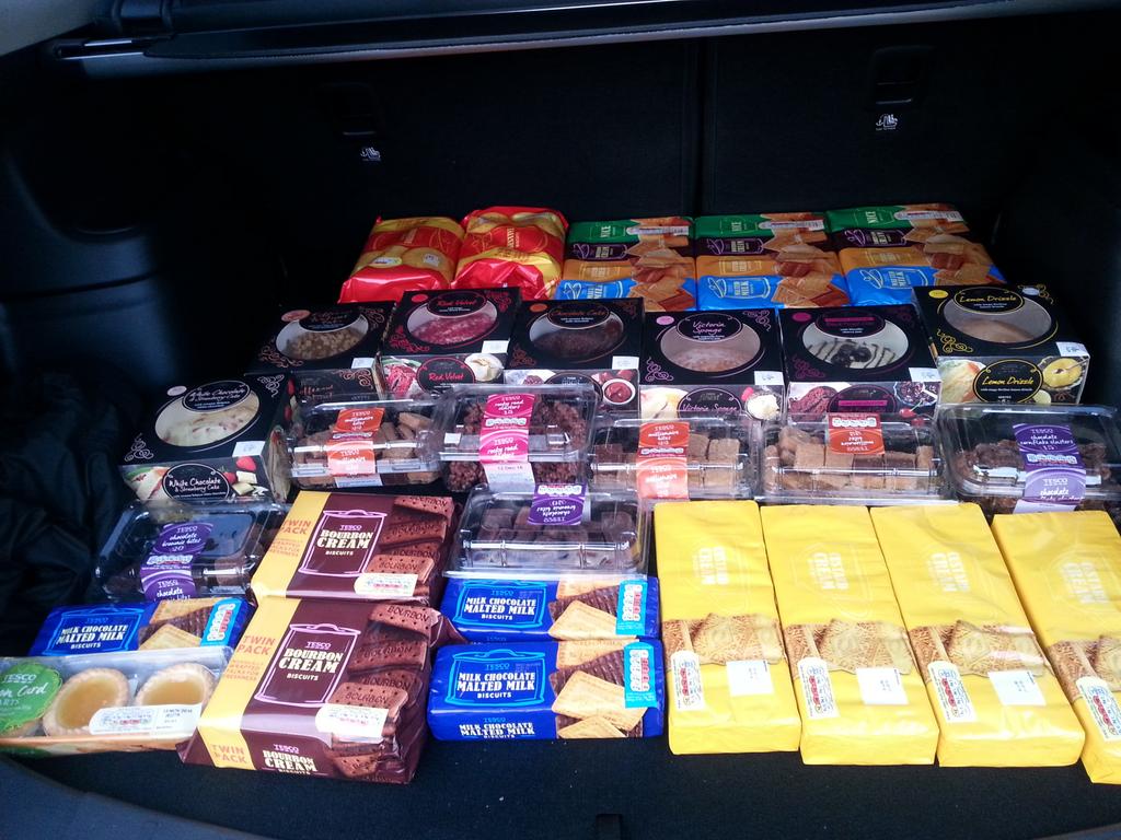 BaronHalpenny's tweet photo. Thank you @Tesco for sponsoring the #BunRun at #NDHT16 &amp; keeping the volunteers happy @BEVolunteers @BEventing https://t.co/40EVWEZNFf