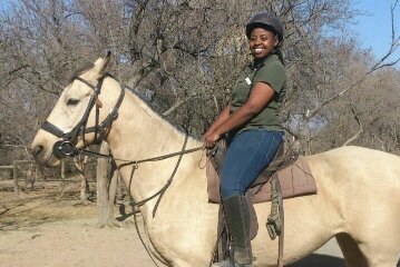 #Horseback #safari with the #cowgirl of Africa! We share a bit about Pearl, our guide with serious girl power: africageographic.com/blog/horseback…