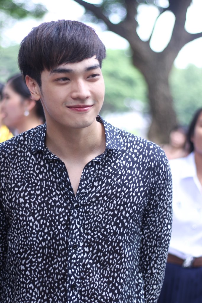 j1506a's tweet photo. ยิ้มของเธอเป็นเหตุที่ทำให้ใจสั่น ชอบมองมันอยู่อย่างนั้น💕🙆🏼 https://t.co/oK9XX3siO8
