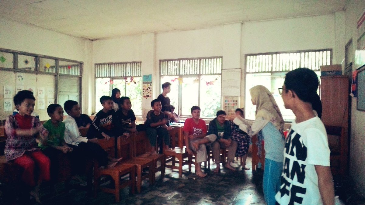 msnun's tweet photo. Let's create our own path of the art of loving, giving, and sharing. #LZCinere @Yun_Kusumawati @Lazuardi_GIS https://t.co/JJqVrWEHPr