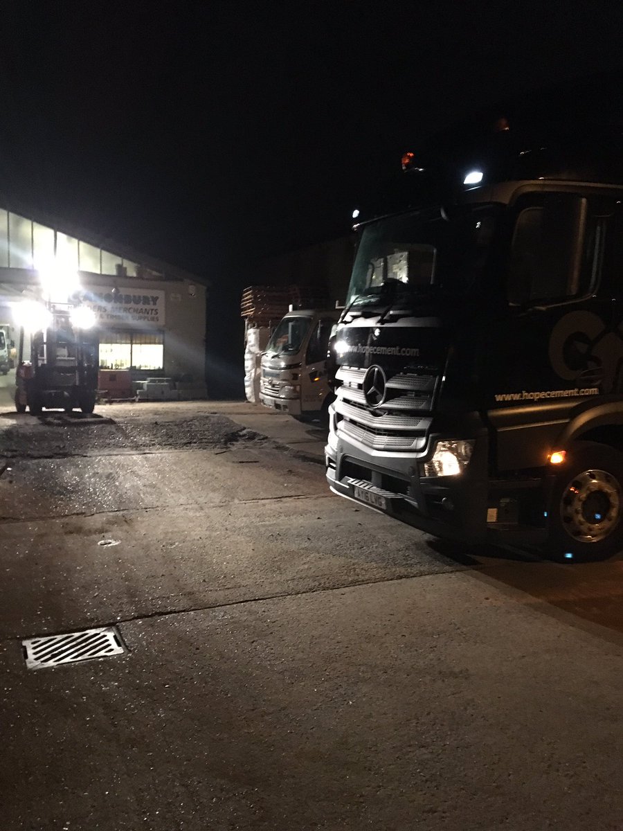 Al_BreedonCem's tweet photo. Our first @hope_inabag delivery to Canonbury builders merchants, was great meeting Kevin and Paul 😃 see you again soon! #FinallyTheresHope https://t.co/uTTQVzou7T