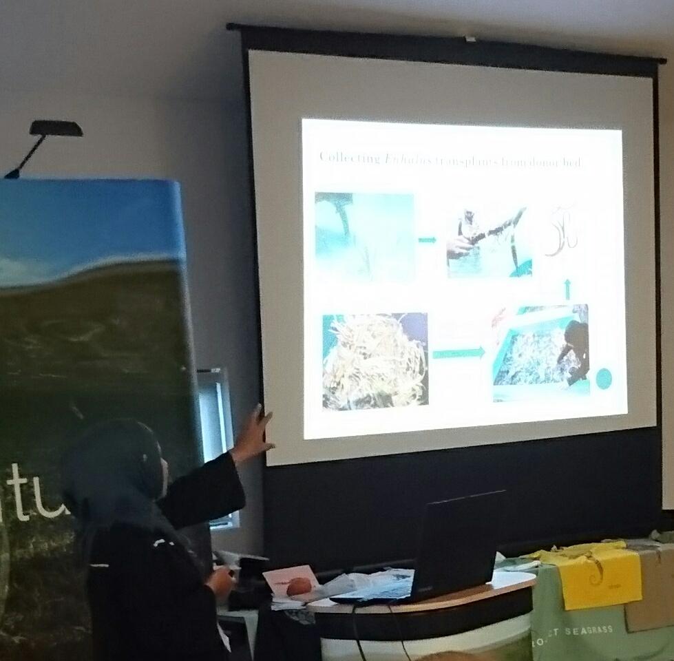 ResearchLina's tweet photo. Rohani showing beautiful pictures of #Enhalus seeds &amp; seedlings and talks about #seagrass restoration #isbw12 https://t.co/teCZw4yrqO